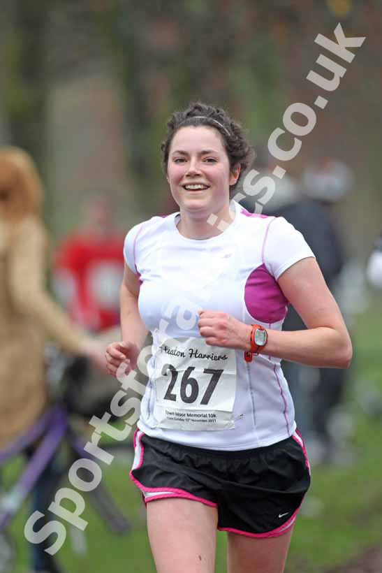 267 Senior Womens Heaton Harriers Memorial Road Race.